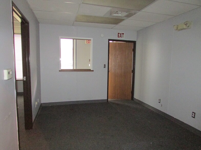 More Photos Of 14033-14055 Achyl Ave, Warren Warehouse For Sale