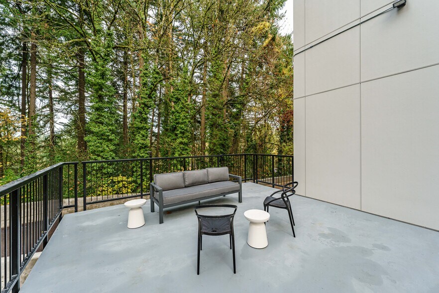 More Photos Of 1311 SW Gibbs St, Portland Apartments For Sale