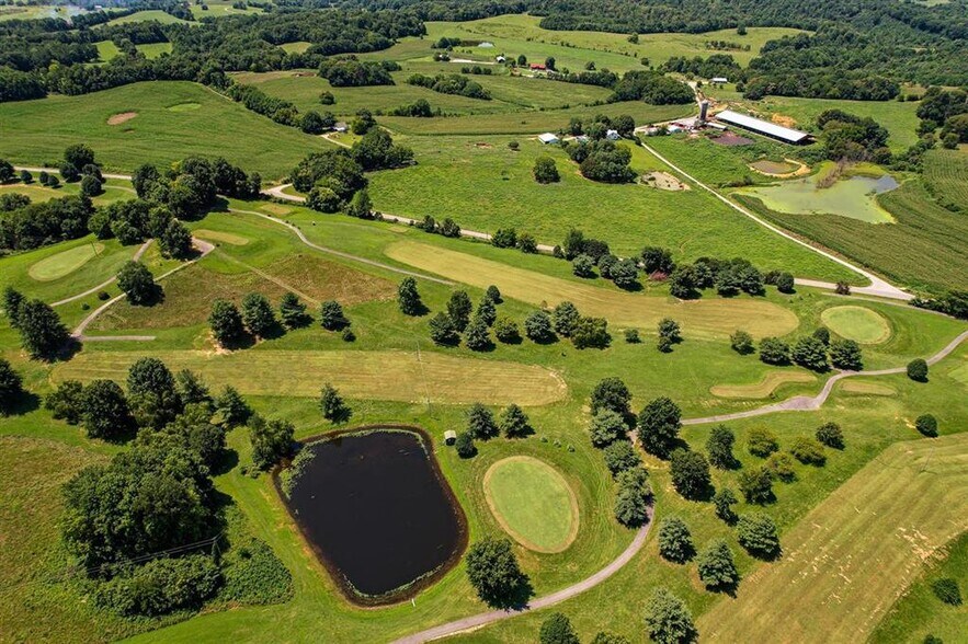 More Photos Of 6198 Randolph Summer Shade Rd, Summer Shade Sports And Entertainment For Sale