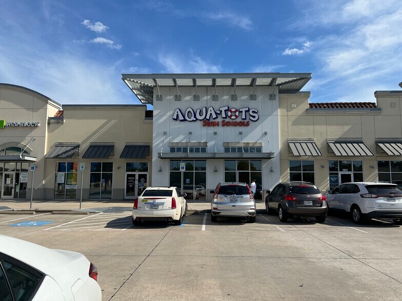 More Photos Of 17937-17945 I-45 S, Shenandoah Unknown For Lease