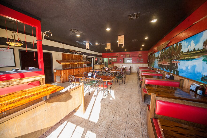 More Photos Of 5740 7th St, Zephyrhills Restaurant For Lease
