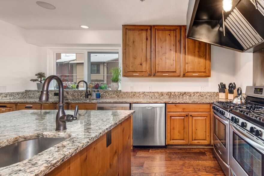 More Photos Of 1469 Woodside Ave, Park City Lodge Meeting Hall For Sale