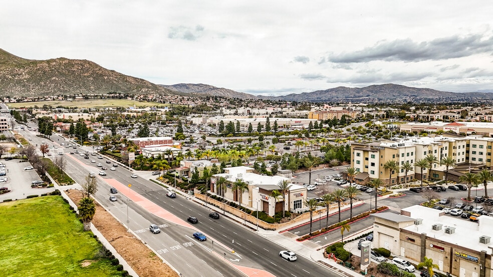 More Photos Of 12930 Day St, Moreno Valley Storefront For Lease