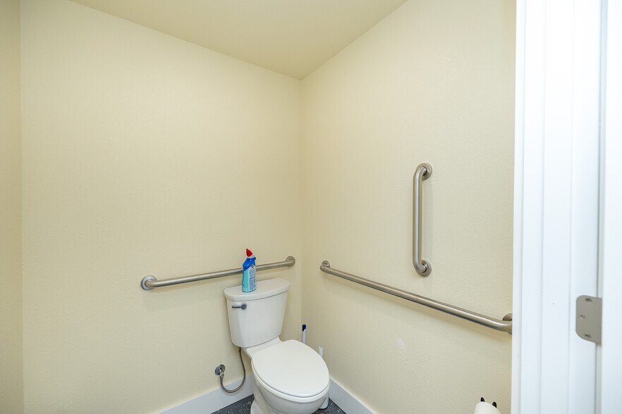 More Photos Of 115 N Main St, Lindsborg General Retail For Sale