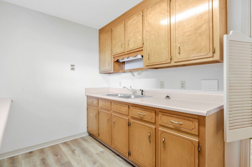 More Photos Of 5603 Stewart St, Milton Medical For Sale