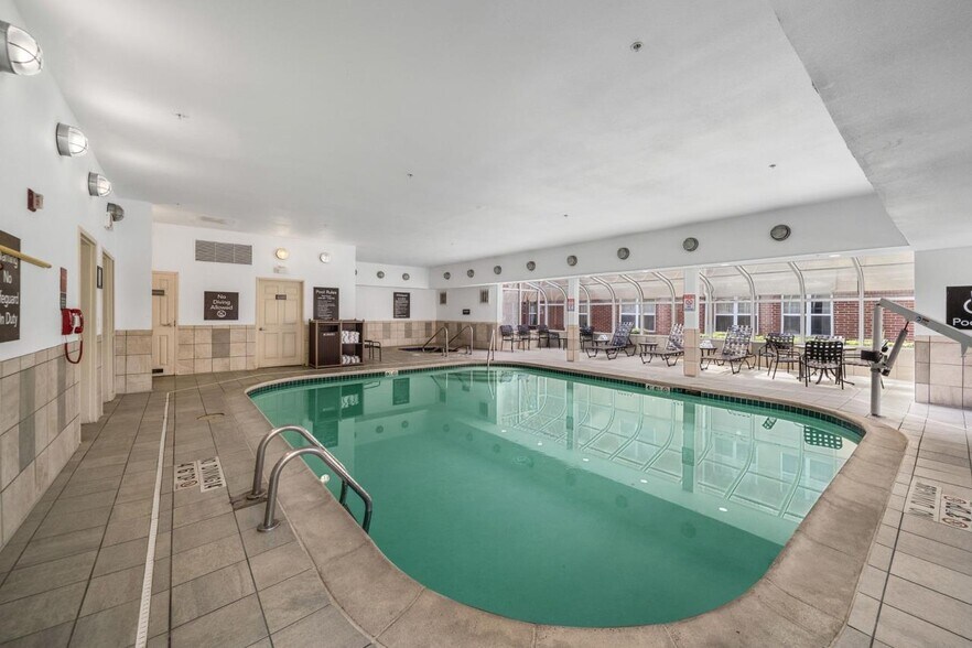 More Photos Of 9169 Markville Dr, Dallas Hotel For Sale