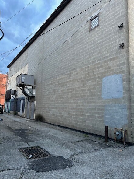 More Photos Of 122 Templeton Way, Kittanning Warehouse For Sale