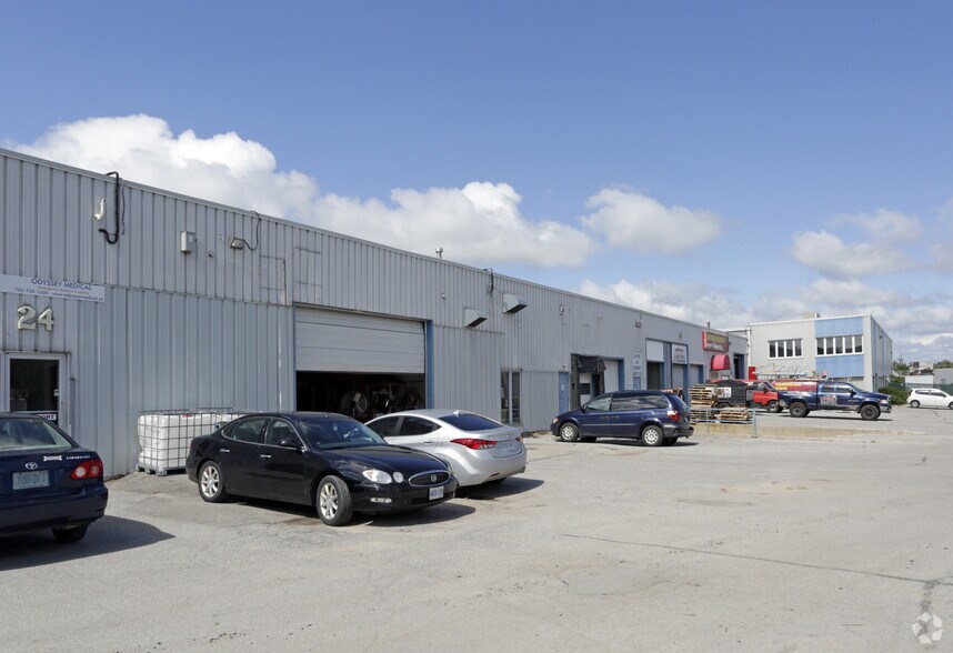 More Photos Of 28 Currie St, Barrie Warehouse For Lease