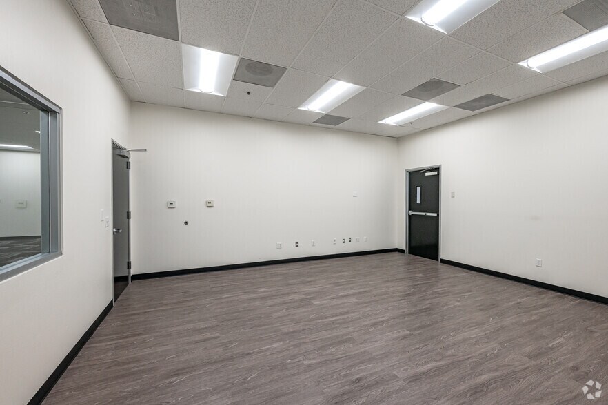 More Photos Of 458-486 E Lambert Rd, Fullerton Distribution For Lease