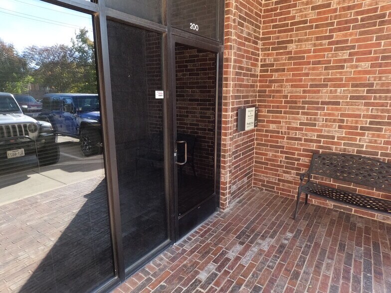 More Photos Of 6570 Naaman Forest Blvd, Garland Medical For Sale