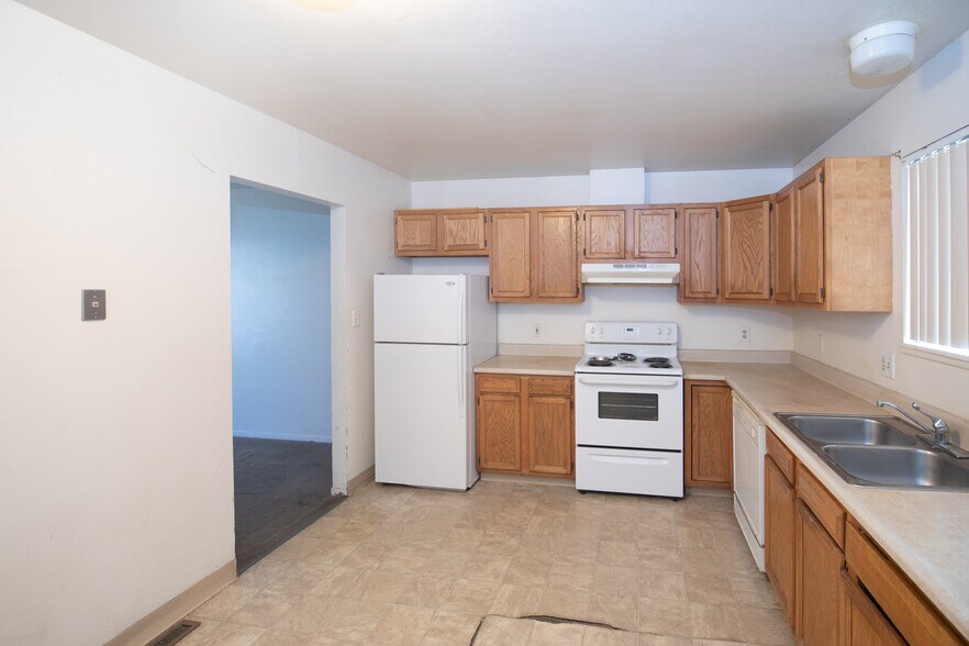 More Photos Of 146 E Saint Clair Ave, Longmont Apartments For Sale