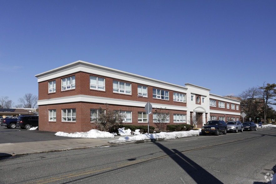 Primary Photo Of 31 Oak St, Patchogue Medical For Lease