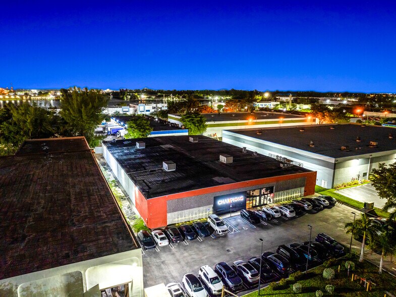 Primary Photo Of 1360 NW 88th Ave, Doral Bar For Sale