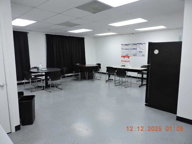 More Photos Of 8301 Beechnut St, Houston Freestanding For Lease