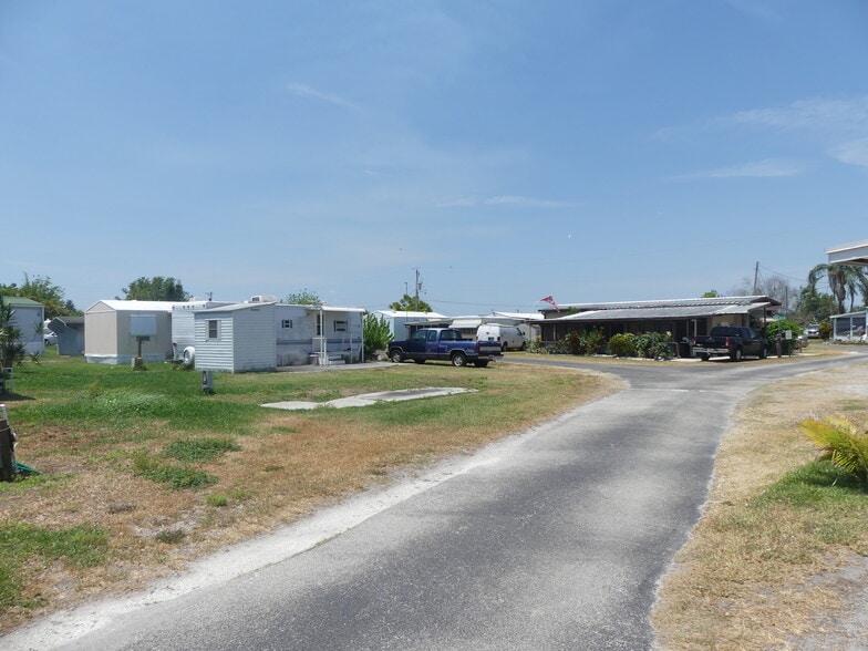 More Photos Of 8761 FL-78, Okeechobee Manufactured Housing Mobile Home Park For Sale