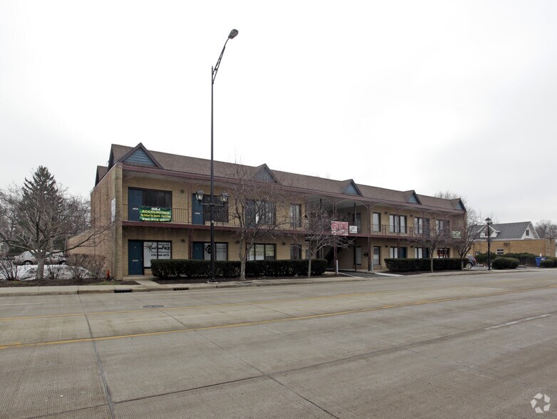 More Photos Of 381 N York Rd, Elmhurst Storefront Retail Office For Lease