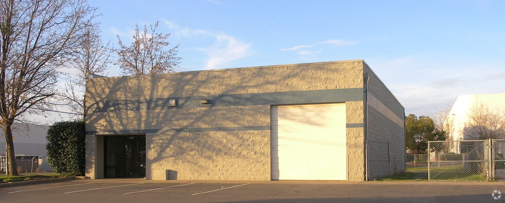 More Photos Of 3167 Fitzgerald Rd, Rancho Cordova Warehouse For Lease