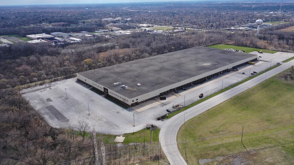 More Photos Of 16801 Exchange Ave, Lansing Manufacturing For Lease