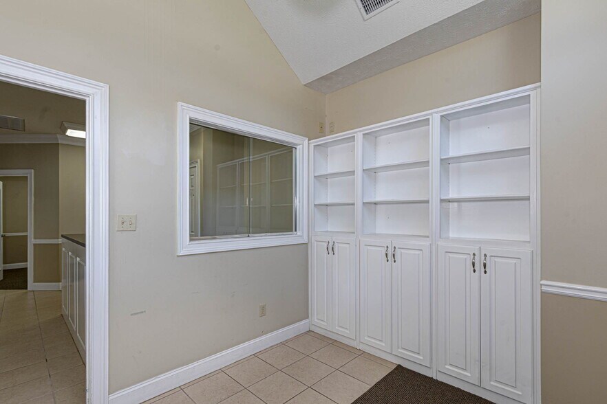 More Photos Of 5050 Warm Springs Rd, Columbus Office For Sale