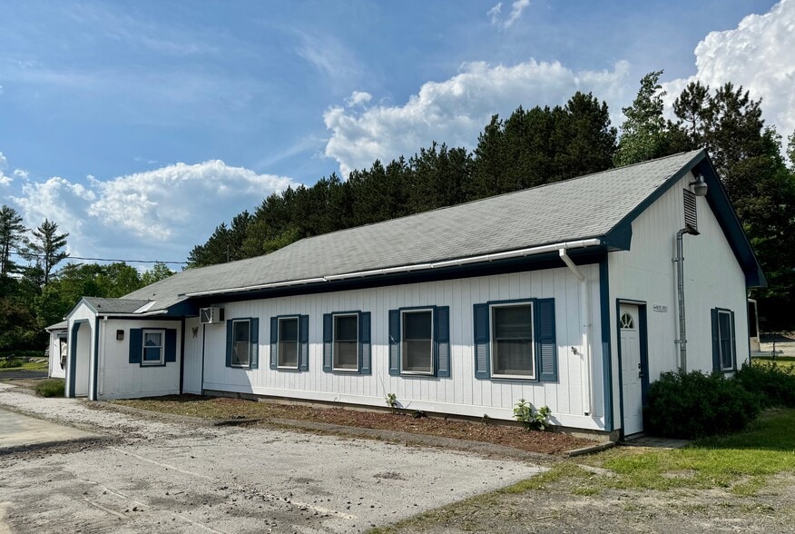 More Photos Of 382 Water St, Guilford Hotel For Sale