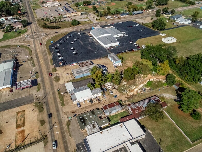 More Photos Of 1428 N Jefferson Ave, Mount Pleasant Freestanding For Sale