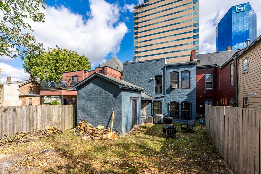 More Photos Of 302 W High St, Lexington Office Residential For Sale