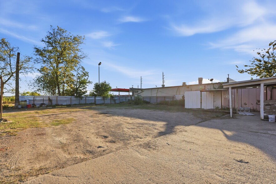 More Photos Of 17422 Beaumont Hwy, Houston Restaurant For Sale