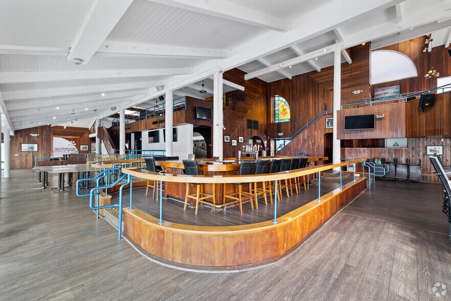 More Photos Of 15 Embarcadero W, Oakland General Retail For Sale