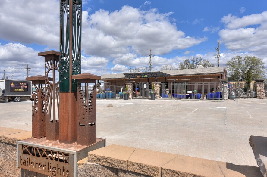 More Photos Of 110 W Reichmuth Rd, Valley Freestanding For Sale