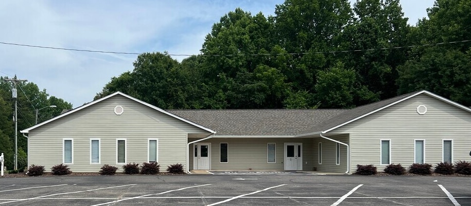 Primary Photo Of 425 Cherryville Rd, Shelby Medical For Lease