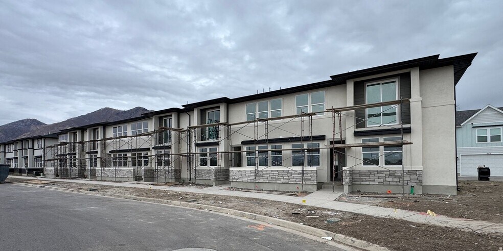 More Photos Of 737 S Harrison Dr, Springville Multifamily For Sale