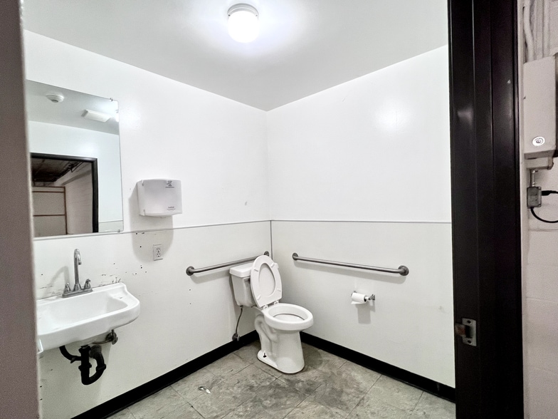 More Photos Of 144 E Santa Clara St, Arcadia Warehouse For Lease