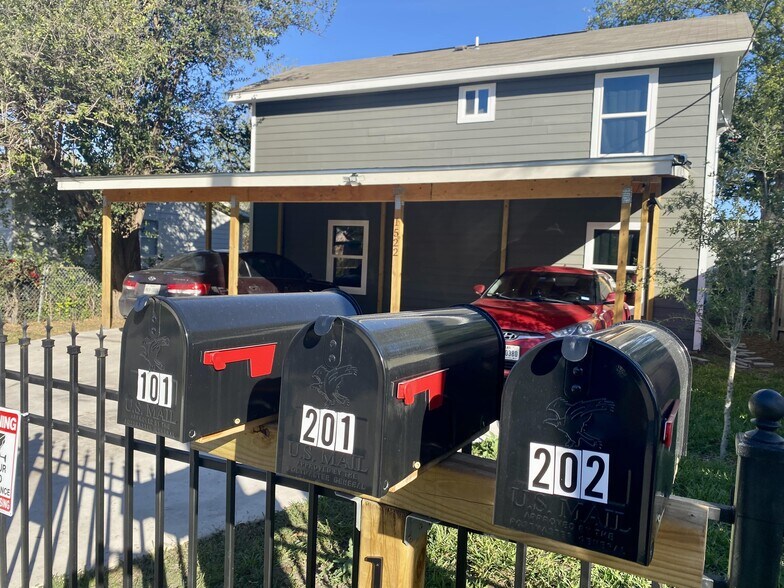 More Photos Of 1522 South Elmendorf St, San Antonio Apartments For Sale