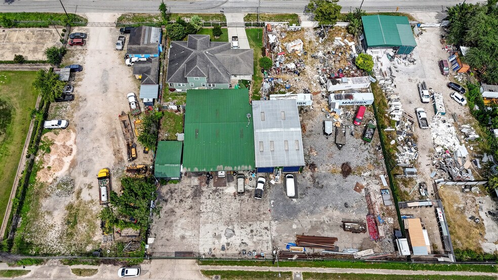 More Photos Of 9024 Eastex Fwy, Houston Auto Repair For Sale