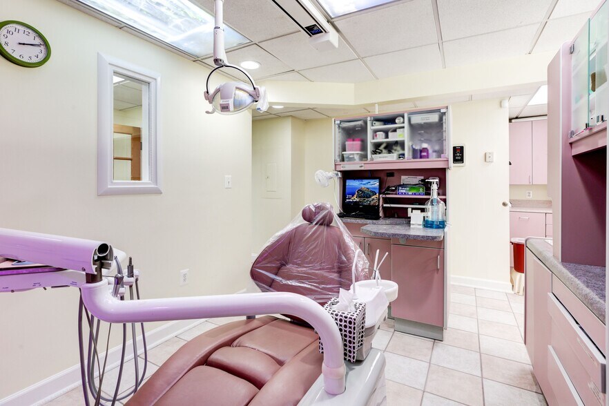 More Photos Of 931-947 Russell Ave, Gaithersburg Medical For Lease