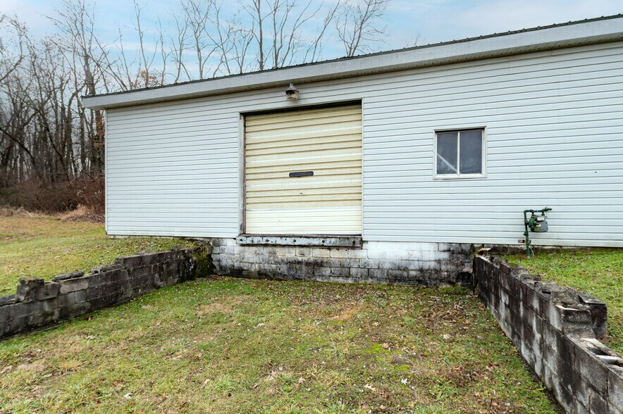 More Photos Of 40 Jennmar Dr, Reedsville Distribution For Sale