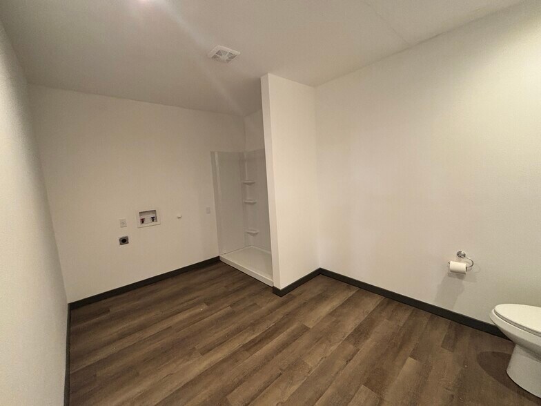 More Photos Of 446 McClaine St, Silverton Warehouse For Sale