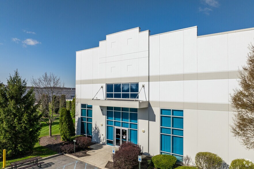 More Photos Of 9747 Commerce Cir, Kutztown Warehouse For Lease