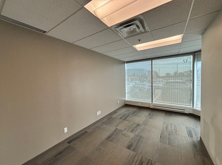 More Photos Of 405 Britannia Rd E, Mississauga Light Distribution For Lease