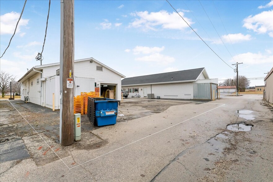 More Photos Of 118 Main St, Luxemburg Specialty For Sale