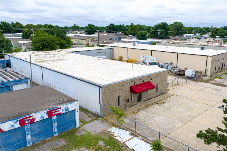 More Photos Of 1835 Industrial Blvd, Norman Warehouse For Sale