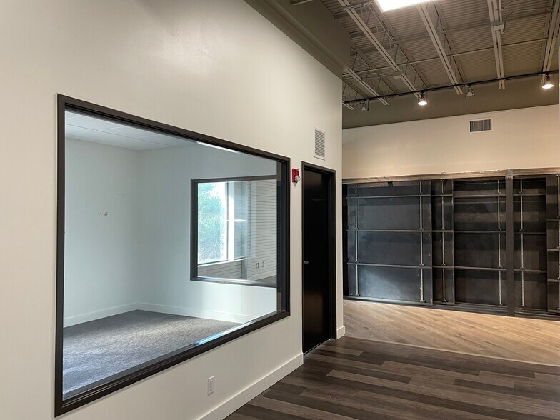 More Photos Of 3841 Ranch Road 620 S, Austin Light Distribution For Lease