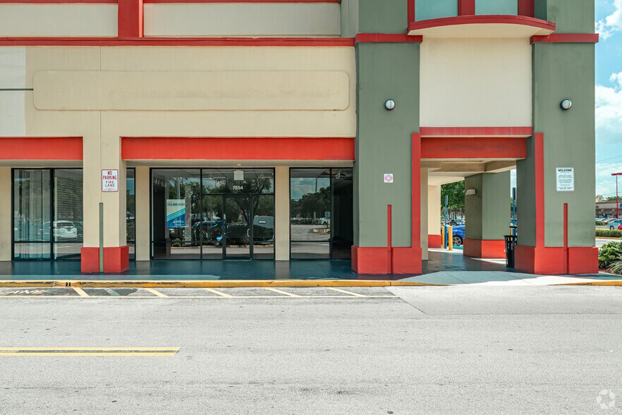 More Photos Of 7388-7562 W Commercial Blvd, Lauderhill General Retail For Lease