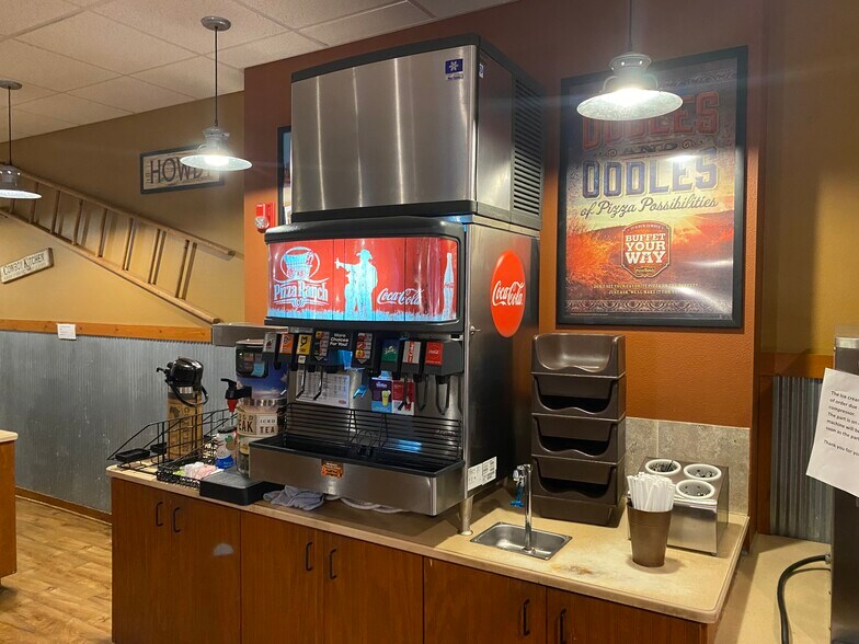 More Photos Of 944 Center Ave, Oostburg Restaurant For Sale