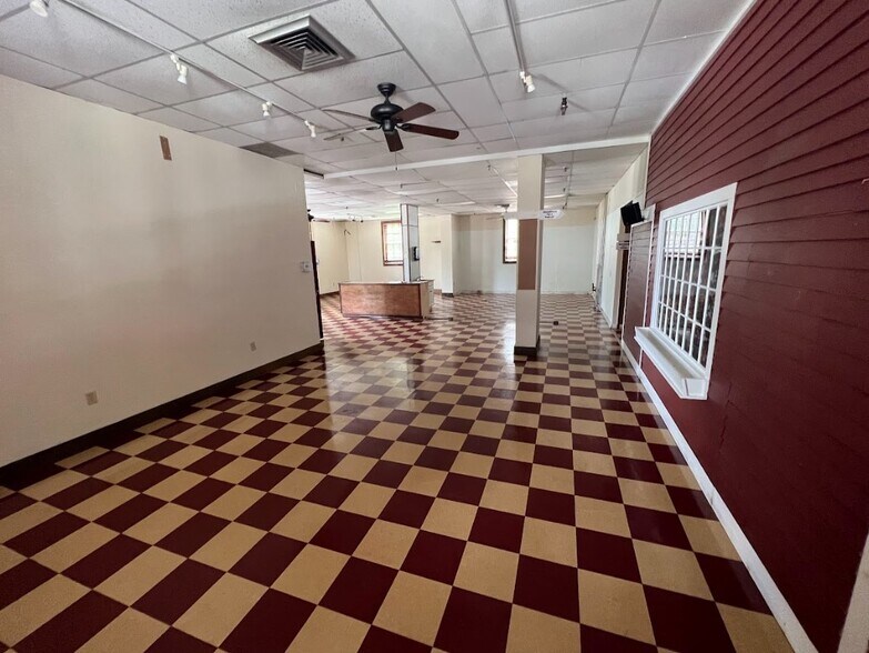 More Photos Of 43 Grove St, Peterborough Freestanding For Sale