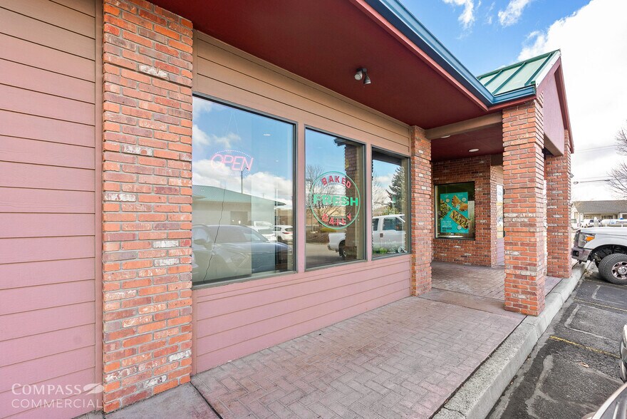 More Photos Of 62080 NE 27th St, Bend Restaurant For Sale