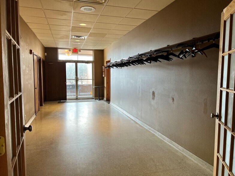 More Photos Of 325 Broad St, Menasha Restaurant For Sale