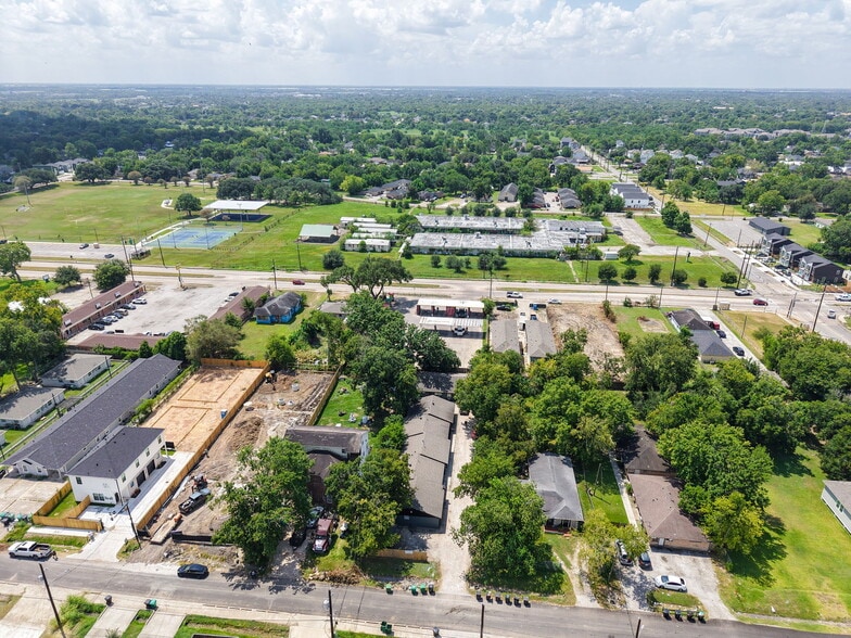 More Photos Of 5022 Mallow St, Houston Apartments For Sale