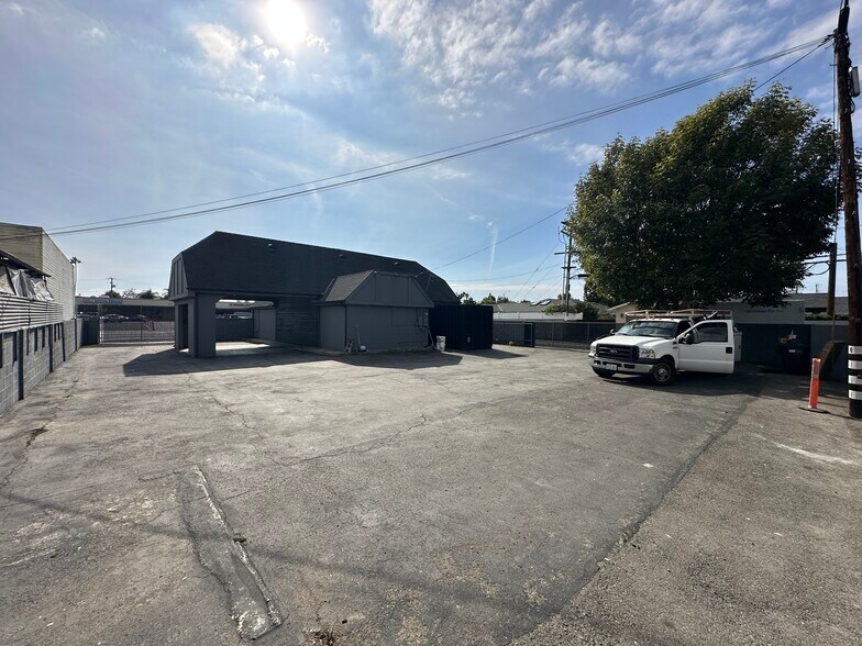 More Photos Of 840 W 19th St, Costa Mesa Freestanding For Lease