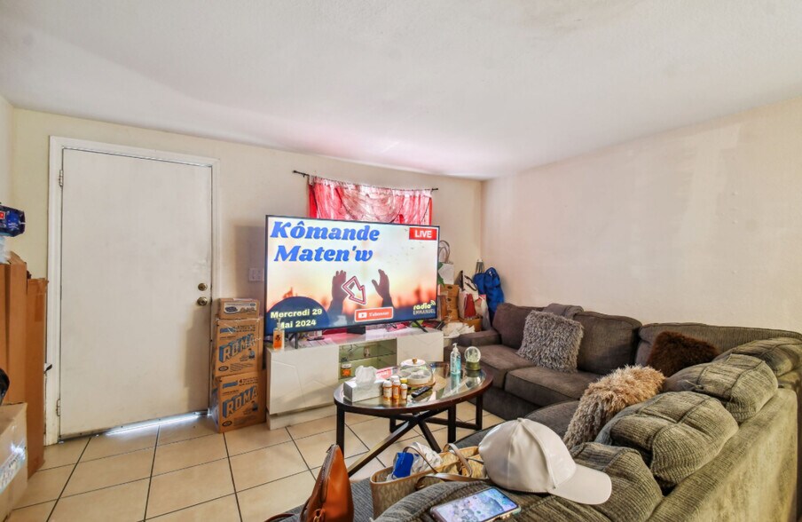 More Photos Of 4507-4517 E Giddens Ave, Tampa Multifamily For Sale